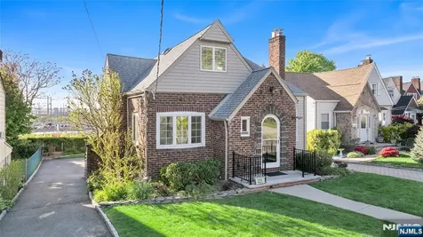 431 Van Renssalaer Court Ridgefield NJ 07657
