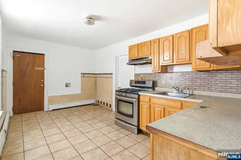 196 Sussex Avenue Newark NJ 07103