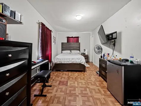 86 Pennington Street Paterson NJ 07501