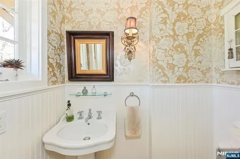 47 Van Allen Road Glen Rock NJ 07452