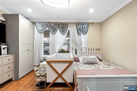 89 6th Street Clifton NJ 07011