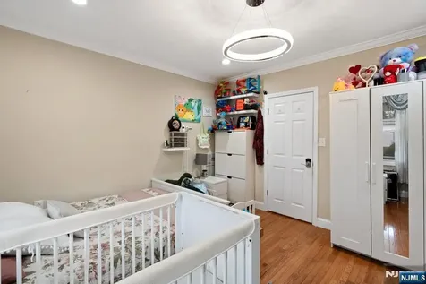 89 6th Street Clifton NJ 07011
