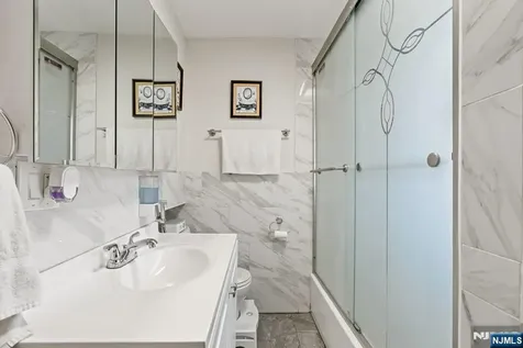 89 6th Street Clifton NJ 07011