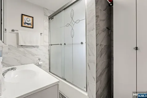 89 6th Street Clifton NJ 07011