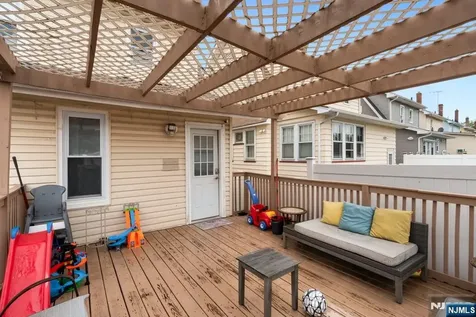 89 6th Street Clifton NJ 07011