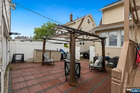 89 6th Street Clifton NJ 07011