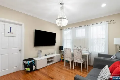 89 6th Street Clifton NJ 07011