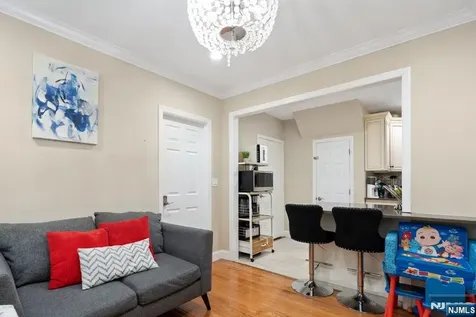 89 6th Street Clifton NJ 07011