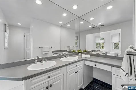 411 Wyckoff Avenue Wyckoff NJ 07481
