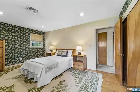 411 Wyckoff Avenue Wyckoff NJ 07481