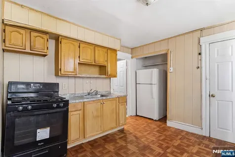90 Renner Avenue Newark NJ 07112