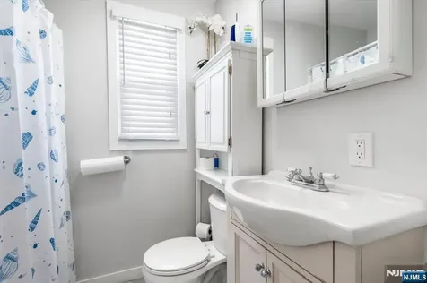 1434 Madison Place Pompton Lakes NJ 07442