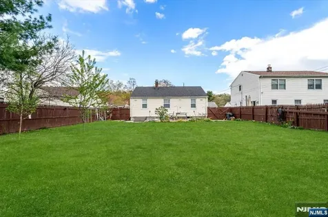 1434 Madison Place Pompton Lakes NJ 07442