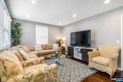 1434 Madison Place Pompton Lakes NJ 07442