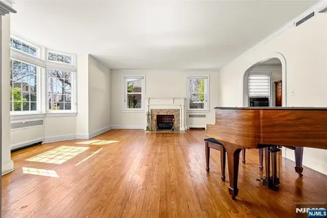 146 Irving Place Rutherford NJ 07070