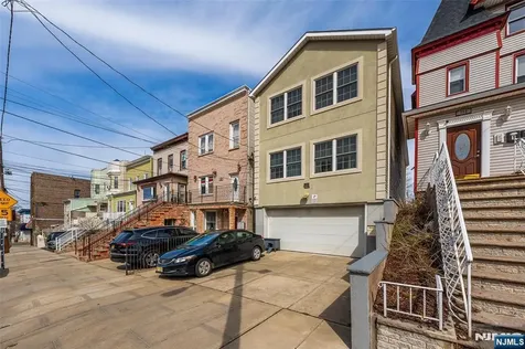 714 17th Street Union City NJ 07087