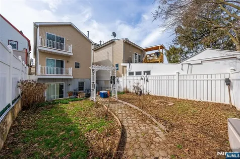714 17th Street Union City NJ 07087