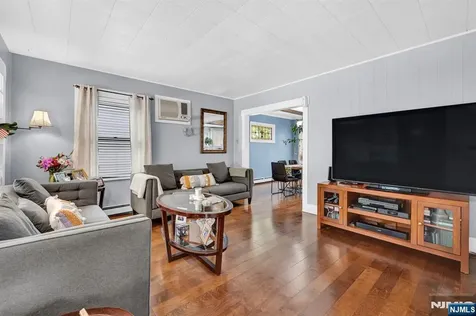 60 Vanderburgh Avenue Rutherford NJ 07070