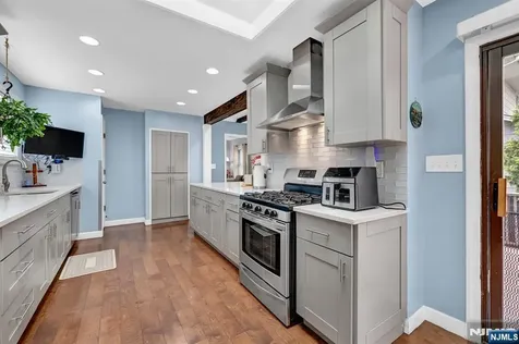 60 Vanderburgh Avenue Rutherford NJ 07070