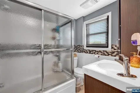 60 Vanderburgh Avenue Rutherford NJ 07070
