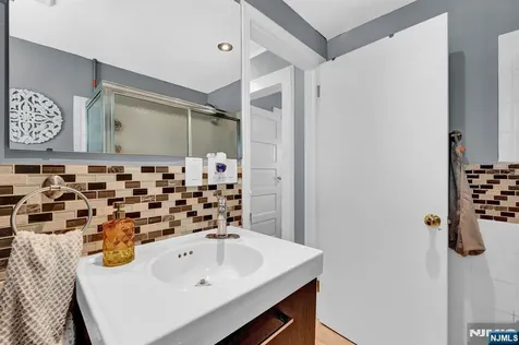 60 Vanderburgh Avenue Rutherford NJ 07070