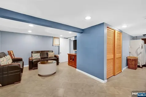 60 Vanderburgh Avenue Rutherford NJ 07070