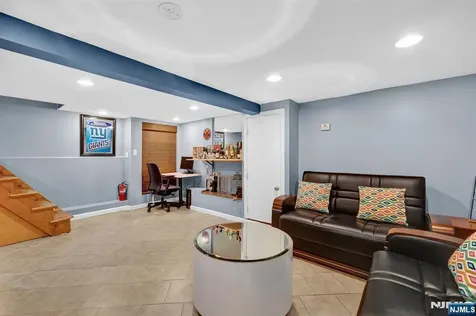 60 Vanderburgh Avenue Rutherford NJ 07070