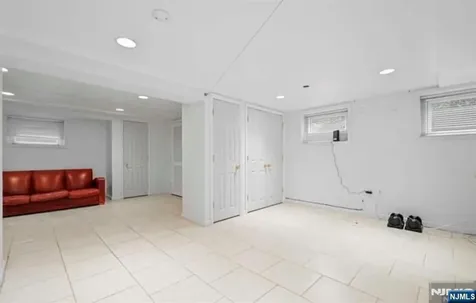 12 Lawrence Parkway Tenafly NJ 07670