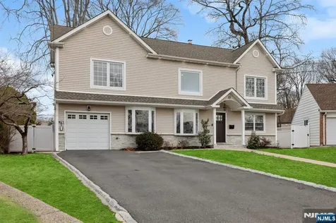 65 Clinton Park Drive Bergenfield NJ 07621