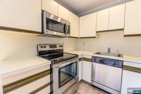 1-15 Coles Avenue Hackensack NJ 07601