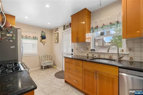 61 Highland Avenue Bergenfield NJ 07621