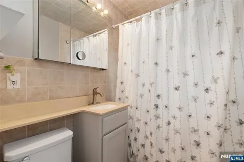 61 Highland Avenue Bergenfield NJ 07621