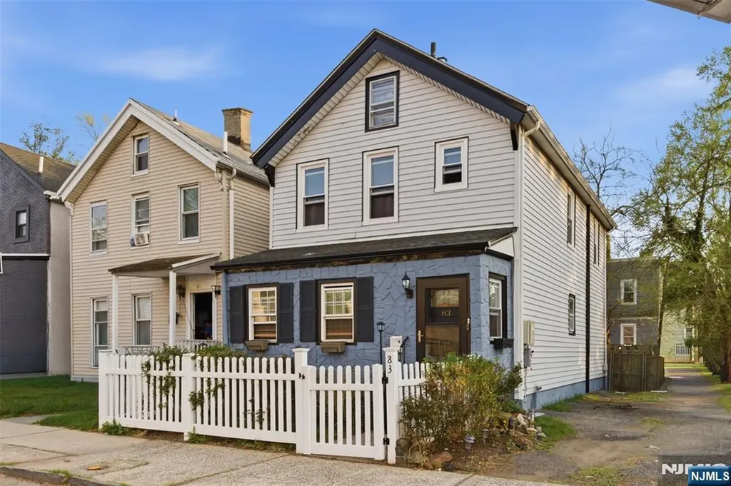 83 Hamilton Street East Orange NJ 07017