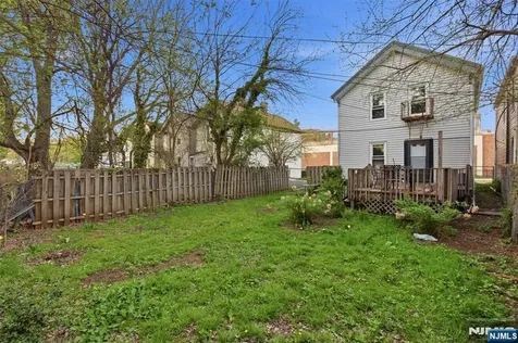 83 Hamilton Street East Orange NJ 07017