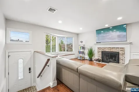 2451 Leighton Fort Lee NJ 07024