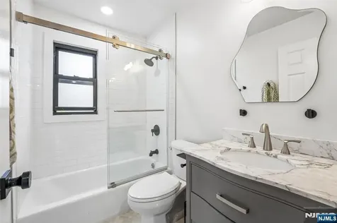 2451 Leighton Fort Lee NJ 07024
