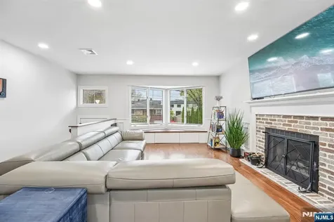 2451 Leighton Fort Lee NJ 07024