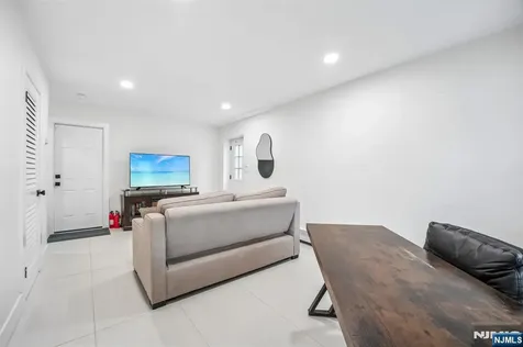 2451 Leighton Fort Lee NJ 07024