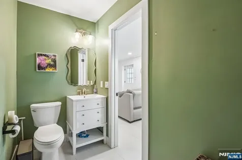 2451 Leighton Fort Lee NJ 07024