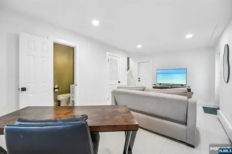 2451 Leighton Fort Lee NJ 07024