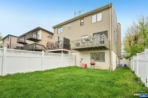 2451 Leighton Fort Lee NJ 07024