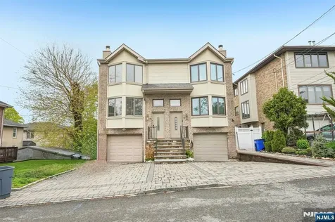 2451 Leighton Fort Lee NJ 07024