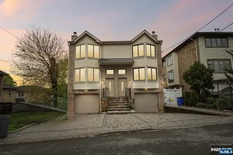 2451 Leighton Fort Lee NJ 07024