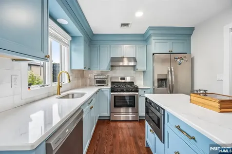 2451 Leighton Fort Lee NJ 07024