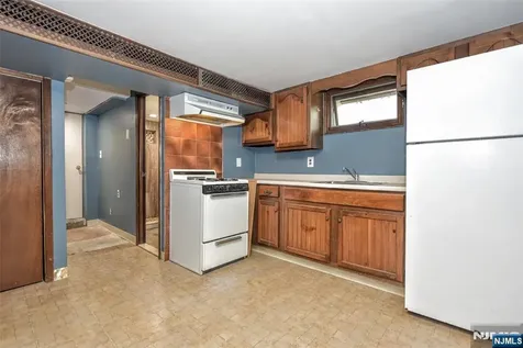 247 Grove Street Lodi NJ 07644