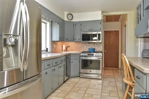 247 Grove Street Lodi NJ 07644