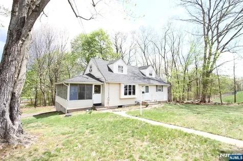 71 Dawn Avenue North Haledon NJ 07508