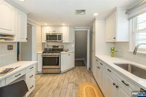 16 Haines Drive Bloomfield NJ 07003