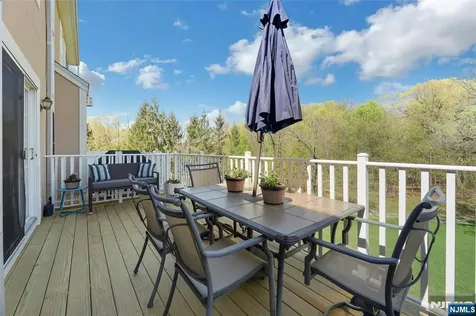 80 Magnolia Way North Haledon NJ 07508