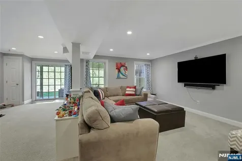 80 Magnolia Way North Haledon NJ 07508